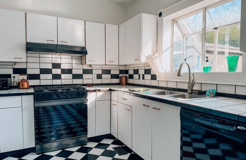 Greensboro House | Mins to Downtown - Spacious Home