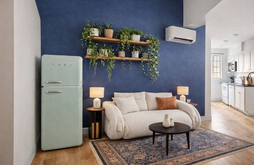 West Poplar Apartment | Mins to Fishtown & Center City | GlobeNest