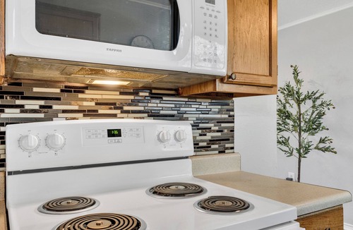 Lawton House | Mins to Fort Sill FREE WIFI & Streaming Large back Yard Perfect for large groups