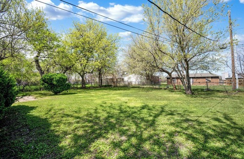 Lawton House | Mins to Fort Sill FREE WIFI & Streaming Large back Yard Perfect for large groups