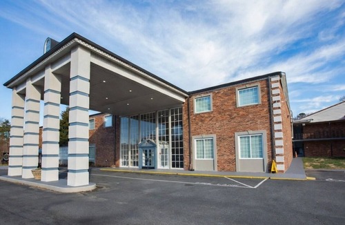 Sheffield Park Apartment | Mins to Hospitals*Arenas*Stadiums*Uptown & Museums