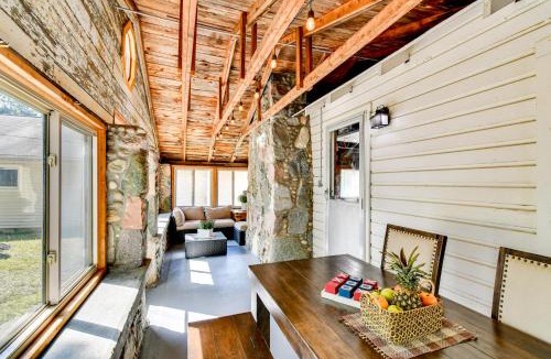 Prudenville House | Mins to Houghton Lake: Fire Pit, Grill & Yard!