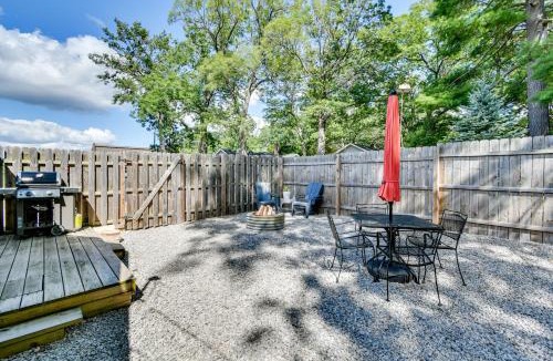Prudenville House | Mins to Houghton Lake: Fire Pit, Grill & Yard!