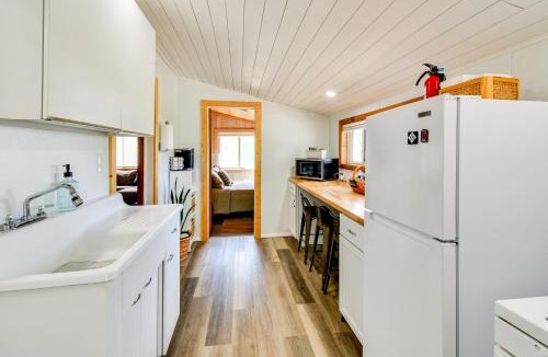 Prudenville House | Mins to Houghton Lake: Fire Pit, Grill & Yard!