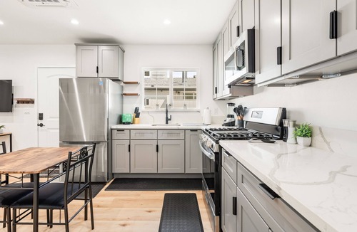 Redlands House | Mins to LLU Med Center- Quiet Detached Retreat