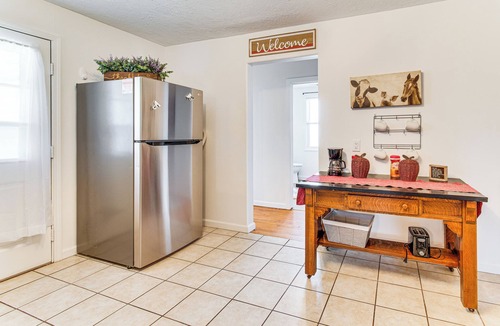 Casey House | Mins to Local Attractions: Pet Friendly w/Yard!