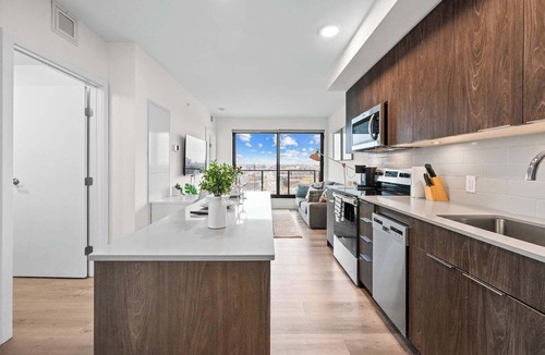 Crescent Heights Apartment | Mins to Saddledome | 2BR | Rooftop Patio | UG Park