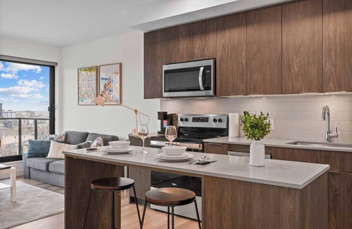 Crescent Heights Apartment | Mins to Saddledome | 2BR | Rooftop Patio | UG Park