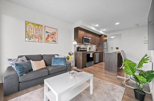 Crescent Heights Apartment | Mins to Saddledome | 2BR | Rooftop Patio | UG Park