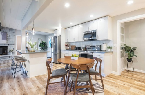 Hillwood House | Mins to WorldCup/18 ppl/ADA/King Beds/BBQ/Fire Pit