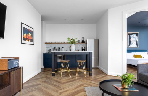 Downtown Dallas Hotel | Mint House Dallas Downtown by Kasa
