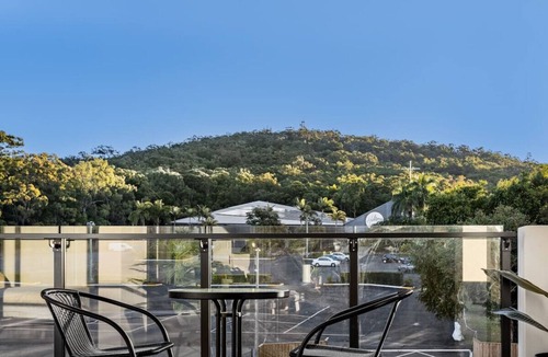 Mount Gravatt Apartment | Mint New Stylish 3Beds Apt View/Shops/Highway!