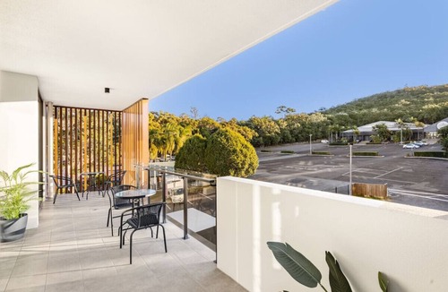 Mount Gravatt Apartment | Mint New Stylish 3Beds Apt View/Shops/Highway!