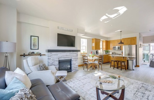 McCall House | Minutes away from Beach, Marina, Shopping & Dining