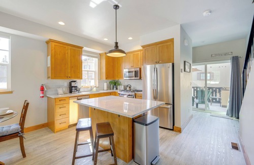 McCall House | Minutes away from Beach, Marina, Shopping & Dining
