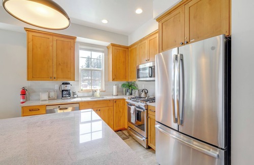McCall House | Minutes away from Beach, Marina, Shopping & Dining