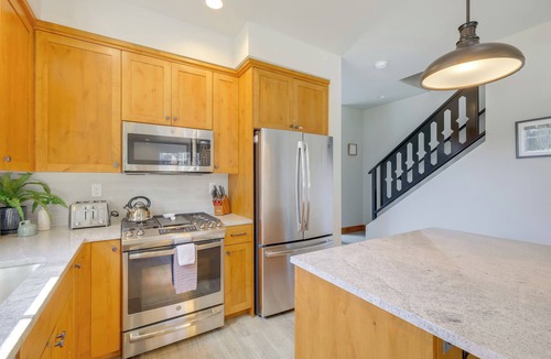 McCall House | Minutes away from Beach, Marina, Shopping & Dining