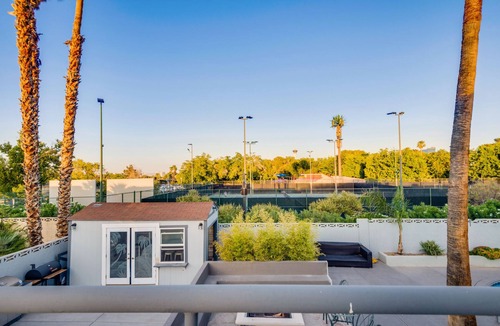 McNeil Estates House | Minutes away from Las Vegas downtown and strip, phenomenal home.