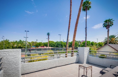 McNeil Estates House | Minutes away from Las Vegas downtown and strip, phenomenal home.