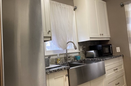 Morris Park House | Minutes away from MOA, MSP airport, Minnehaha Falls, 2 bedroom house.