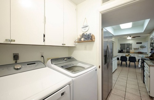 North San Antonio - SAT House | Minutes from airport, hot tub, pool, mini golf, game room