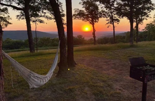 Fayetteville Cabin | Minutes from Baum Stadium with a View!