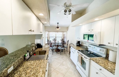 Broadmoor House | Minutes From Beautiful White-Sand Beaches