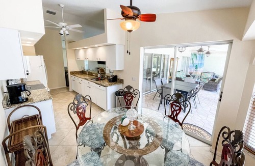 Broadmoor House | Minutes From Beautiful White-Sand Beaches