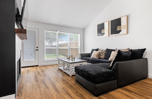 Euless Condo | Minutes from DFW & AT&T stadium. Cozy modern retreat
