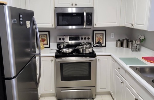 Northeast Raleigh House | minutes from downtown 3br stylishhome-free parking