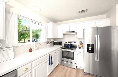 Timber Village House | Minutes from downtown Austin! Cozy bungalow w/fire pit; perfect for families!