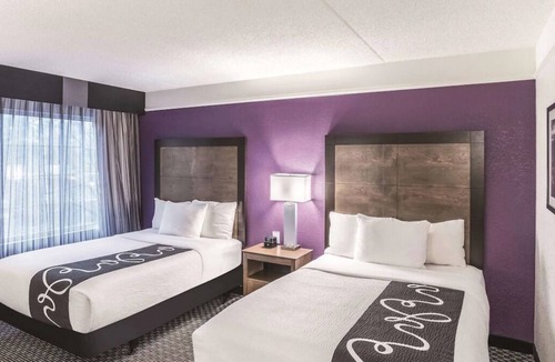 Woodlands Village House | Minutes From Downtown Flagstaff! Free Breakfast, Pool, Free Parking