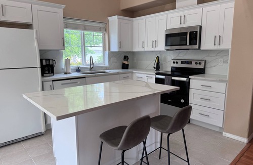 Hillsboro House | Minutes from Intel, Location!
