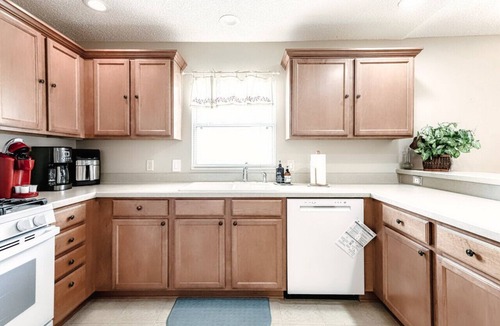 Virginia Trace Villa | Minutes from Lake Sumter Landing Fenced Villa