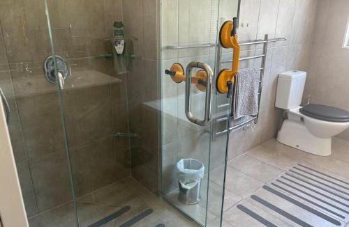 Taradale House | Minutes from Mission