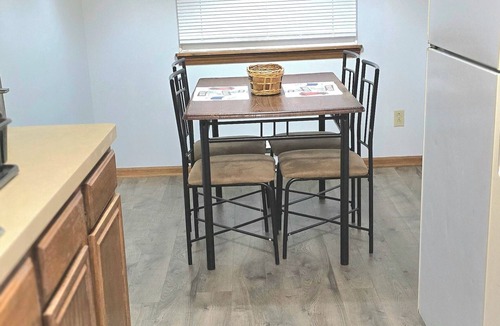 North Tonawanda Apartment | Minutes from Niagara Falls state park, Air Base, Shopping Centers, Universities!