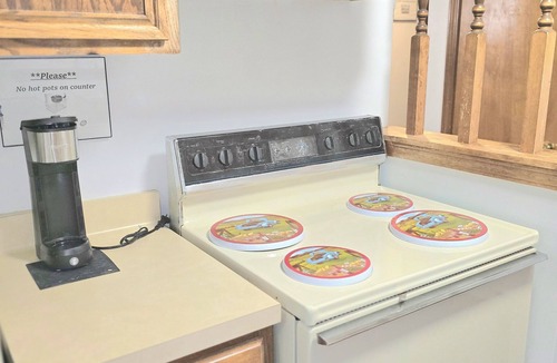 North Tonawanda Apartment | Minutes from Niagara Falls state park, Air Base, Shopping Centers, Universities!