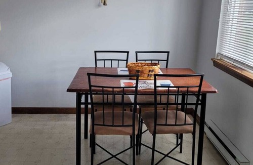 North Tonawanda Apartment | Minutes from Niagara Falls state park, Air Base, Shopping Centers, Universities!