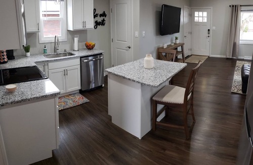 Niagara Falls House | Minutes From Niagara Falls, Shopping and Attractions!