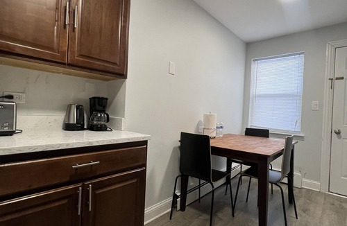 Des Plaines Apartment | Minutes from O’Hare!