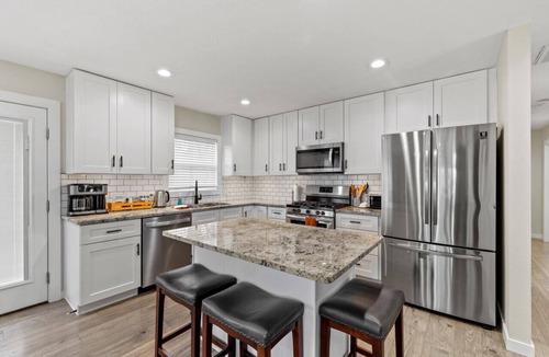 Ozark House | Minutes from Ozark`s favorites