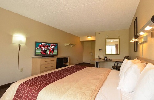 North San Antonio - SAT Hotel | Minutes from The Alamo | Budget-friendly Stay | Pets are Allowed