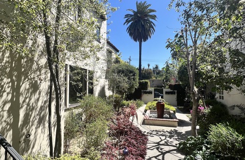 Beachwood Canyon House | Minutes from the Hollywood Sign and the Kodak Theater