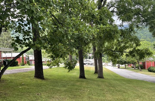 Maggie Valley Cottage | Minutes from the slopes