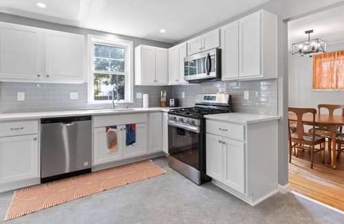 Rochester House | Minutes from UofR- Large 3BDRM!