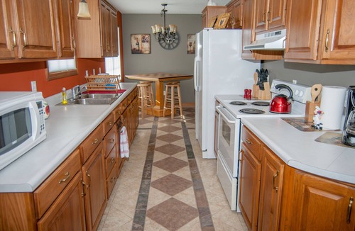 Cobden House | Minutes from WineTrail, Giant City, Shawnee Forest - Daily Deer Viewing - Rural