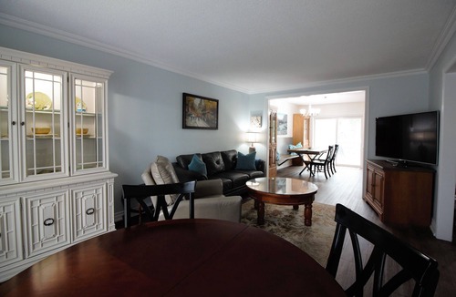 Barrie Apartment | Minutes to Barrie Waterfront & all that it has to offer!