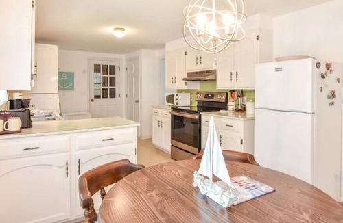 East Dennis House | Minutes to Bayside Beaches!