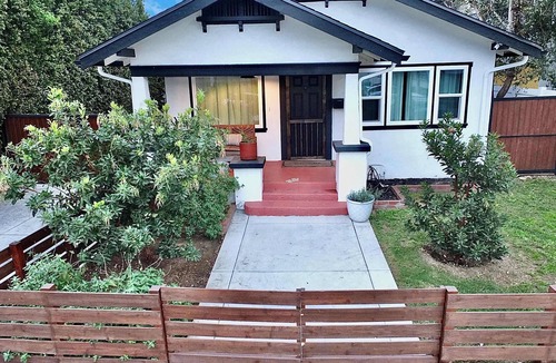 Eastside House | Minutes to Beach, Fire Pit, Love Pets, Huge Yard