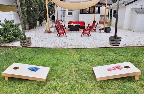 Eastside Apartment | Minutes to Beach Patio Fire Pit Pet Friendly Huge Yard